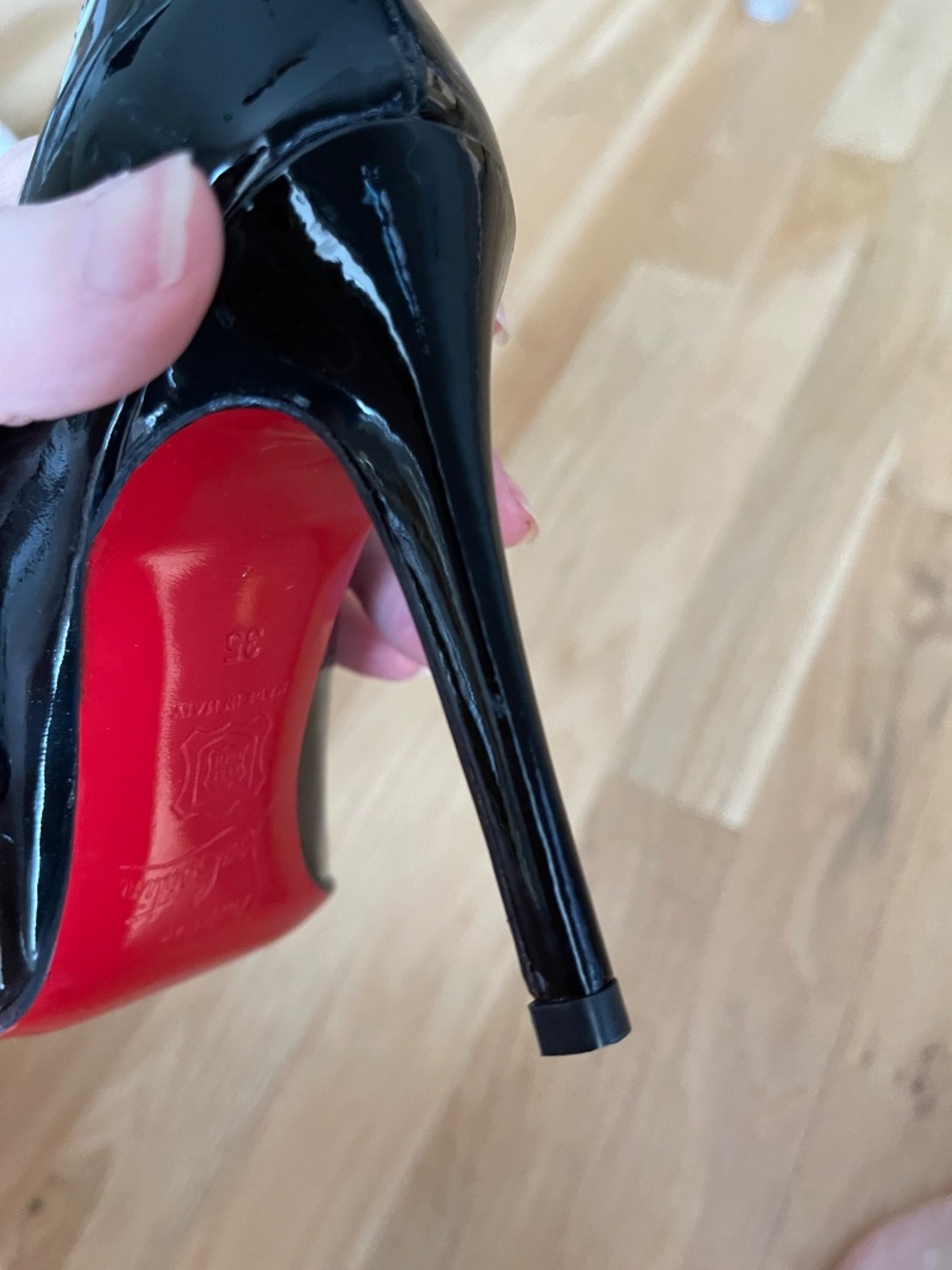Christian Louboutin Wallis 100 Patent Calf Pumps, NEVER WORN, size US 5, EU 35 - Picture 9 of 16